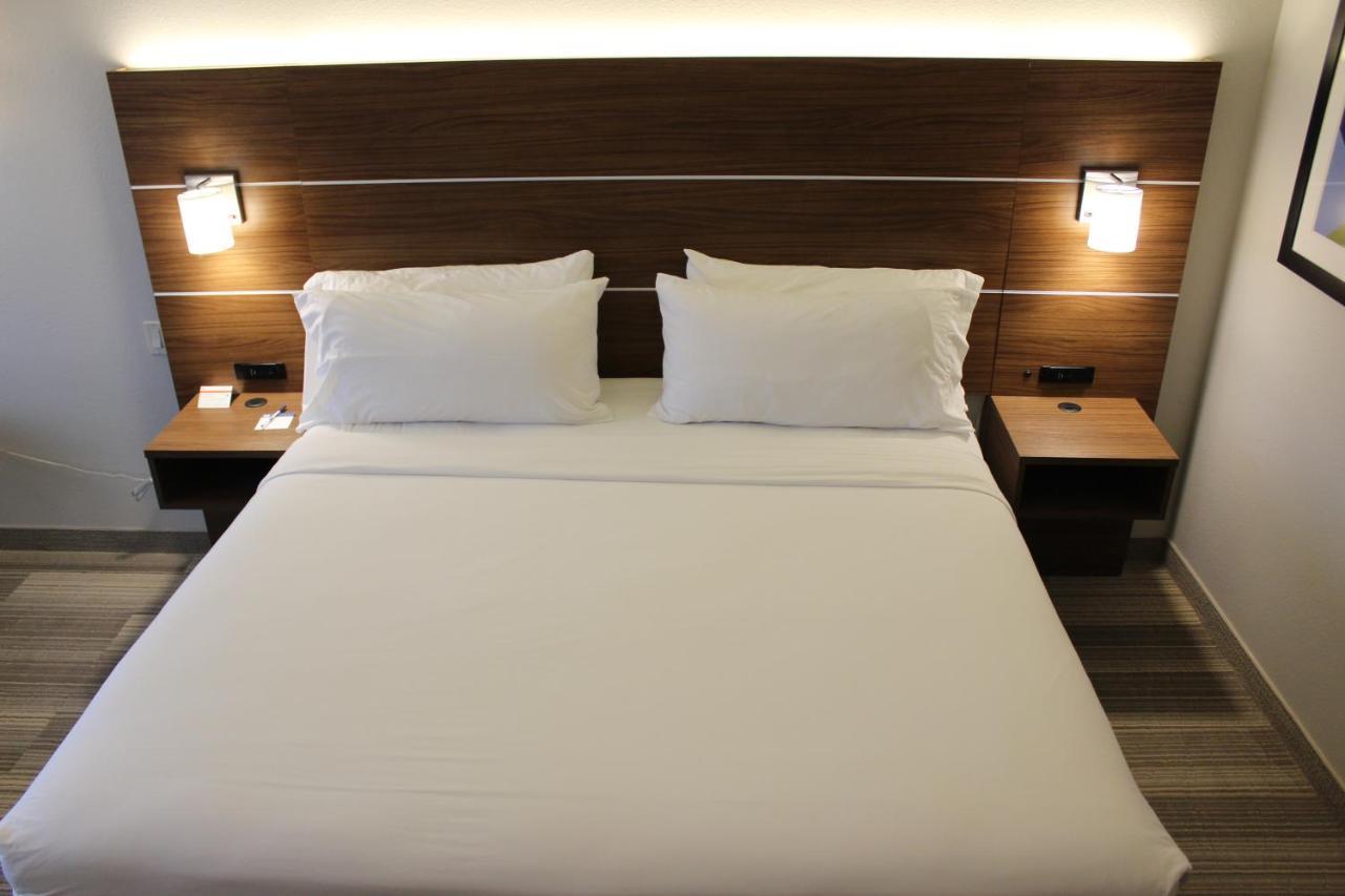 Standard King Room,1279244848:JPEG